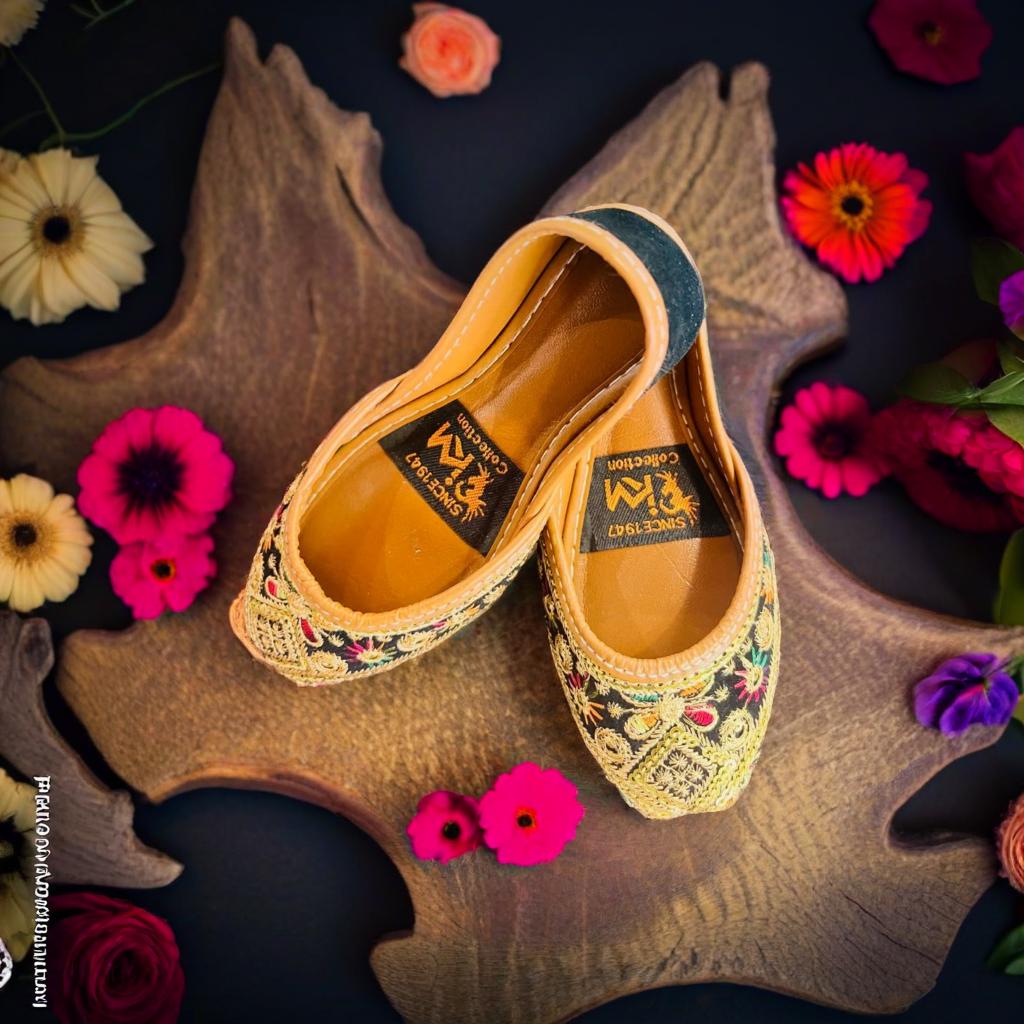 Kids Embroidered Khussa – Dark Elegance with Traditional Detail Walk Inn