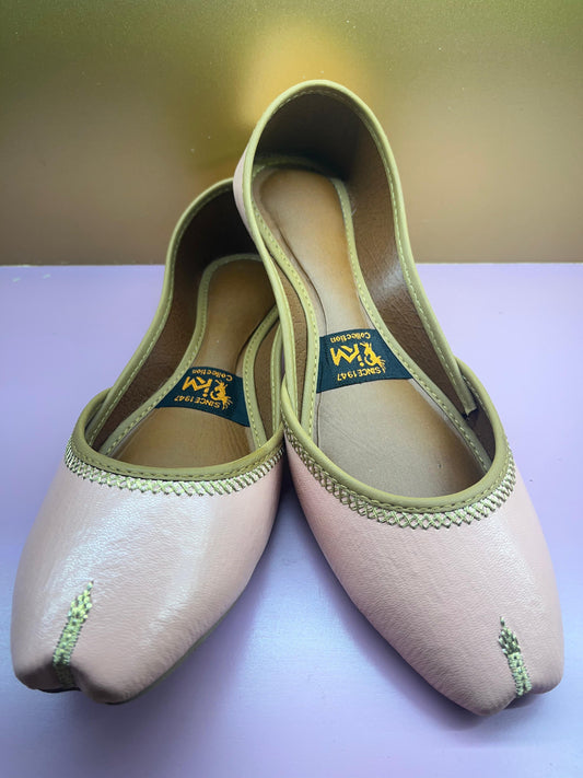 Simple Decent Khussa – Everyday Grace in a Classic Look Walk Inn