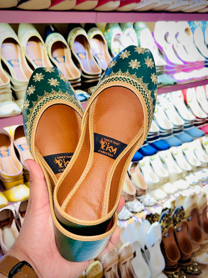 Simple Star Work Khussa – Subtle Sparkle with Traditional Touch Walk Inn