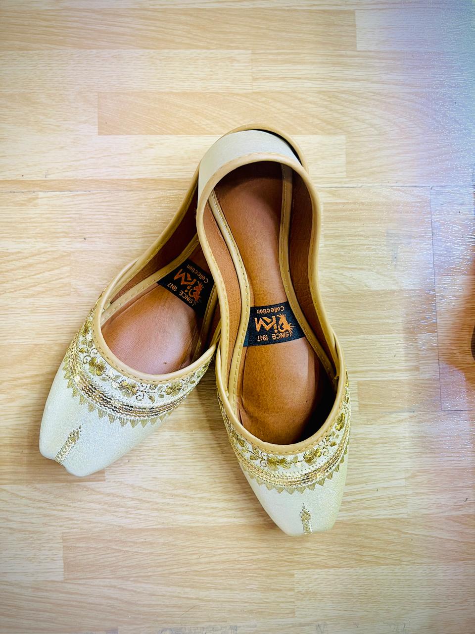 Gul Dasta – Delicate Neck Work Khussa - Walk Inn