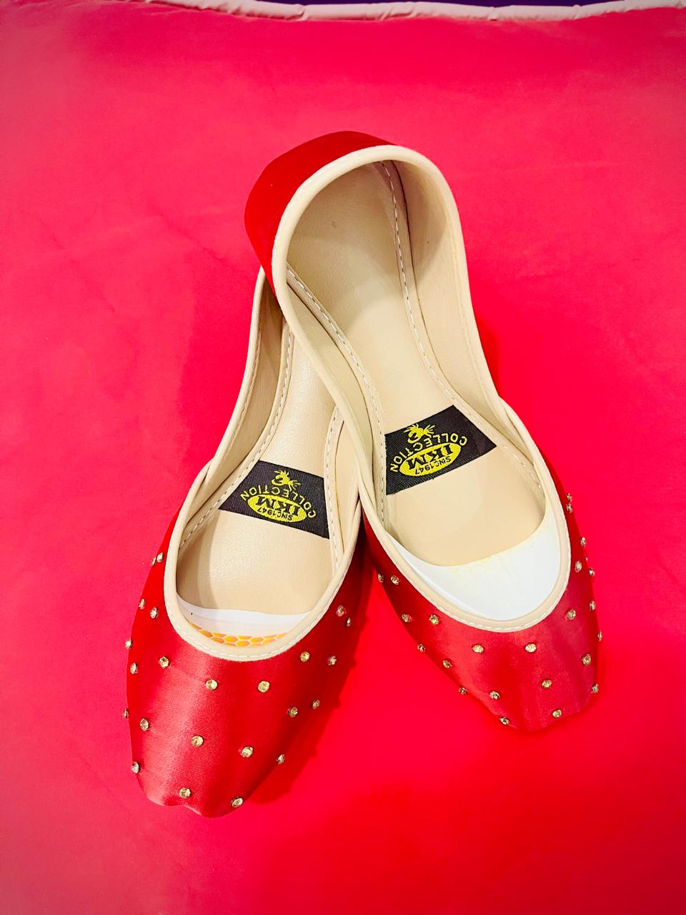 Noor Sitara – Subtle Moti Work Khussa Walk Inn