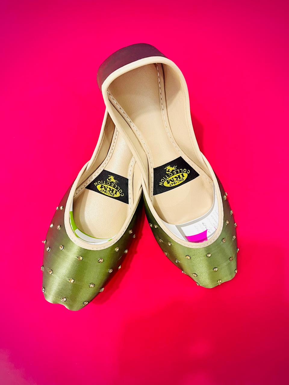 Noor Sitara – Subtle Moti Work Khussa Walk Inn