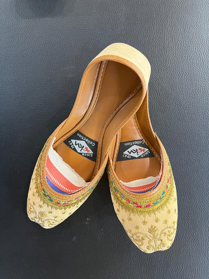 Zarkaar – Multi-Tilla Embroidered Fancy Khussa - Walk Inn