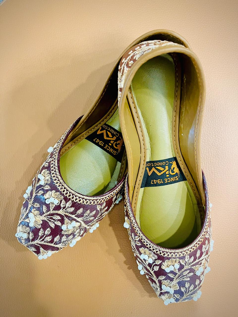 Zar Numa – Tilla & Moti Work Fancy Khussa - Walk Inn