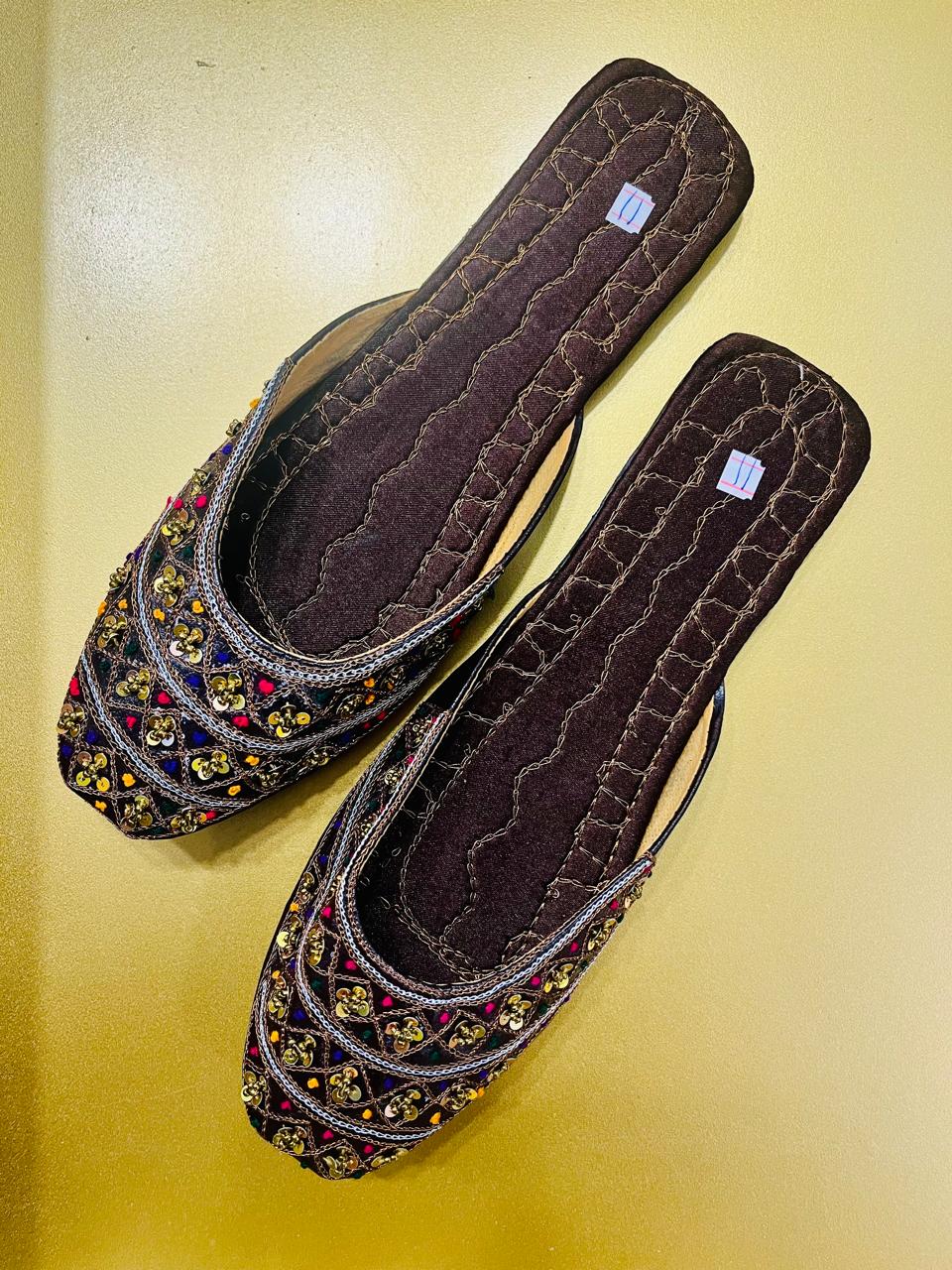 Noor Lehja – Backless Khussa with Subtle Shine - Walk Inn