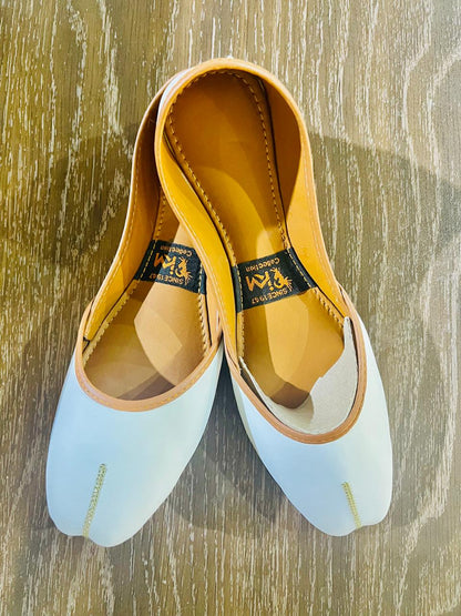 Nazuk Zar – Toe Tilla Accent Khussa Walk Inn