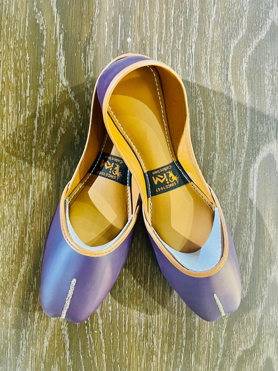 Nazuk Zar – Toe Tilla Accent Khussa Walk Inn