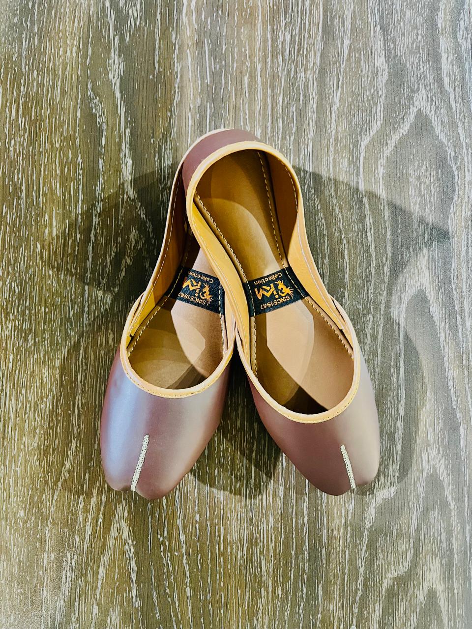 Nazuk Zar – Toe Tilla Accent Khussa Walk Inn